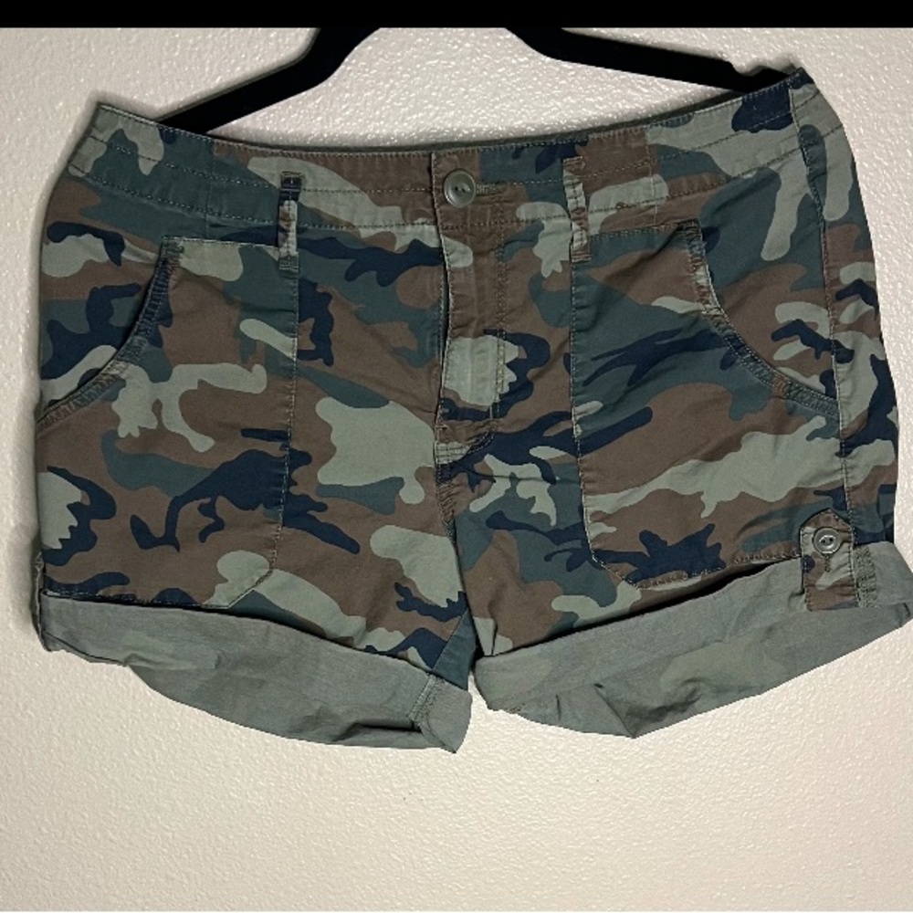 Sanctuary Camouflage Women's Cargo Shorts size 28